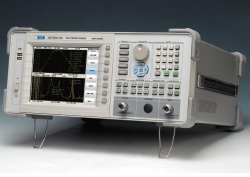 Analizor vectorial de retele 300 kHz..3 GHz Deviser NA7300